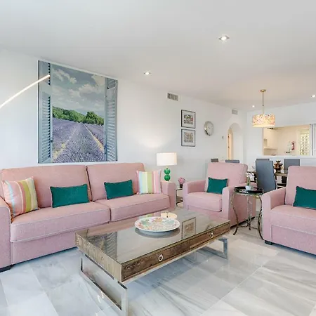 Апартаменти Hanami Alcazaba Front Sea View